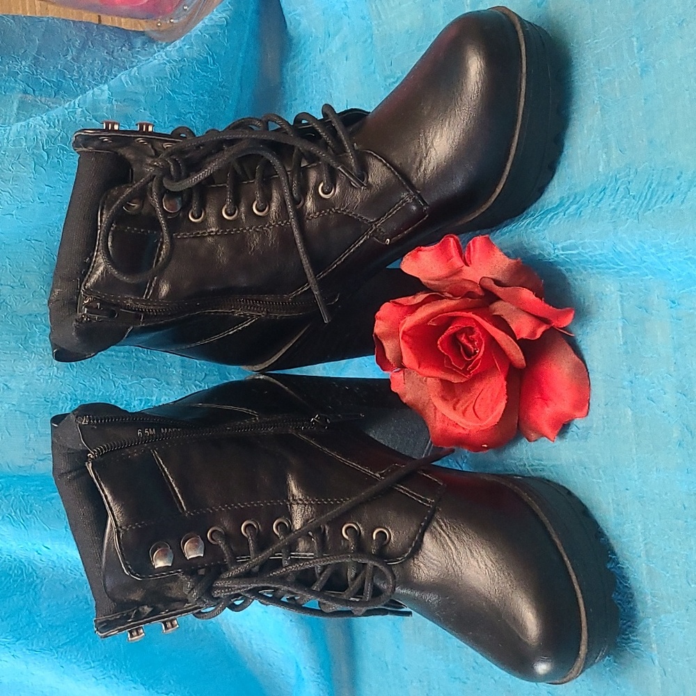 Slightly used XOXO boots